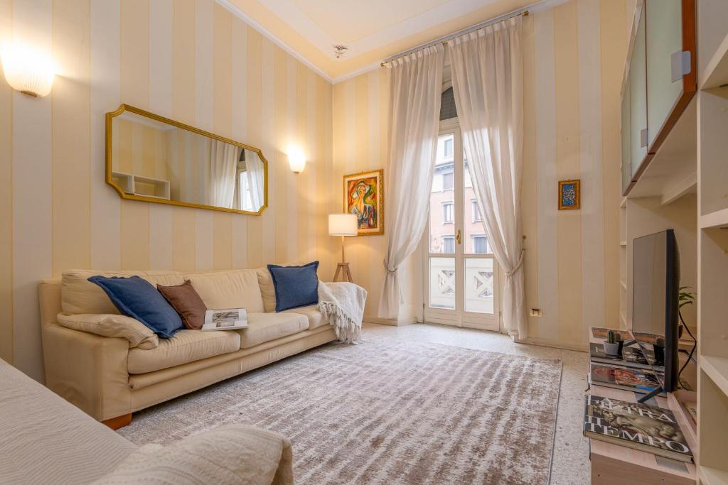 Three-room flat with balcony in Porta Romana