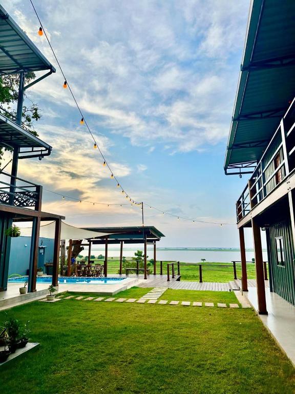 a building with a yard with a view of the ocean at Econteiner Hotel Juruti in Juruti