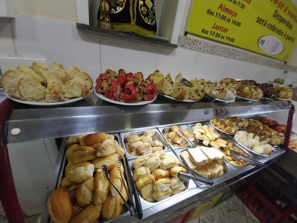a display case with many different types of bread and pastries at HOTELSÃORAFAEl in Água Boa