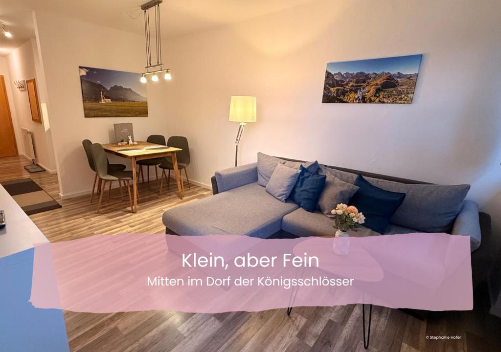 a living room with a couch and a table at Ferienwohnung Karrasch in Schwangau