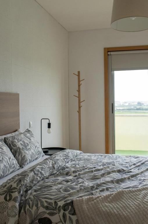a bedroom with a bed with a cross on the wall at Alojamento Local Pando in Aveleda