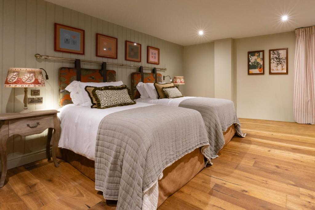 Potters Heron Hotel - 