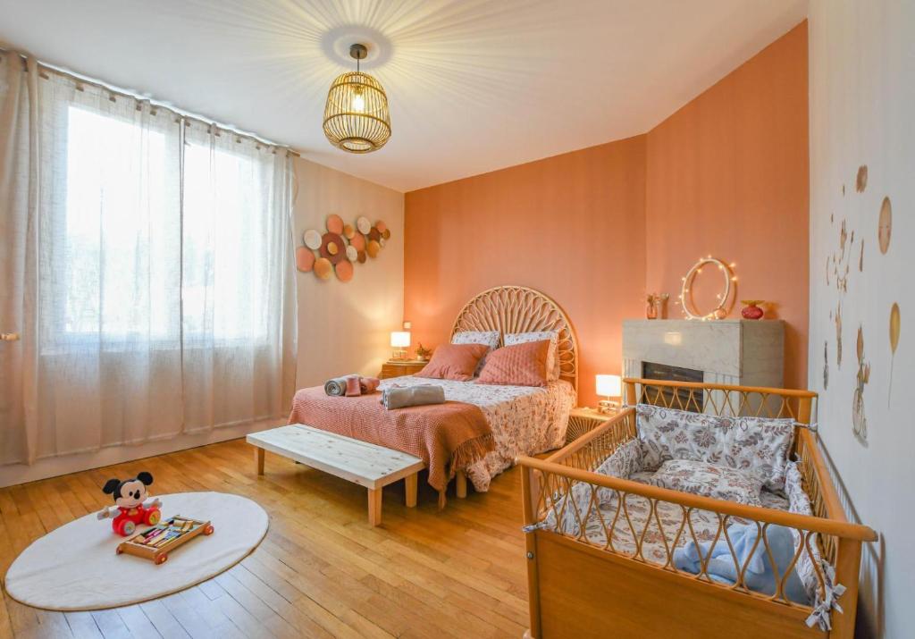 a bedroom with a bed and a crib at Les halles du temps in Bar-sur-Seine