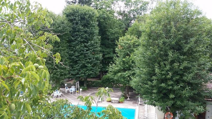 Bazén v ubytování Mondial Park Hotel nebo v jeho okolí
