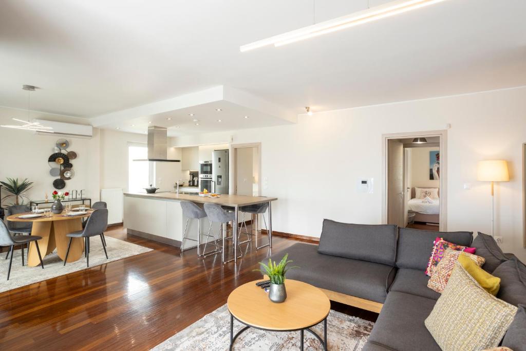 Glyfada Top-Floor 2BR, Sea and City Views, 1Gbps