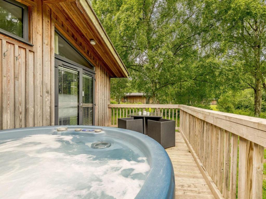 a hot tub on a deck next to a house at 2 Bed in Newark oc-88427 in Walesby
