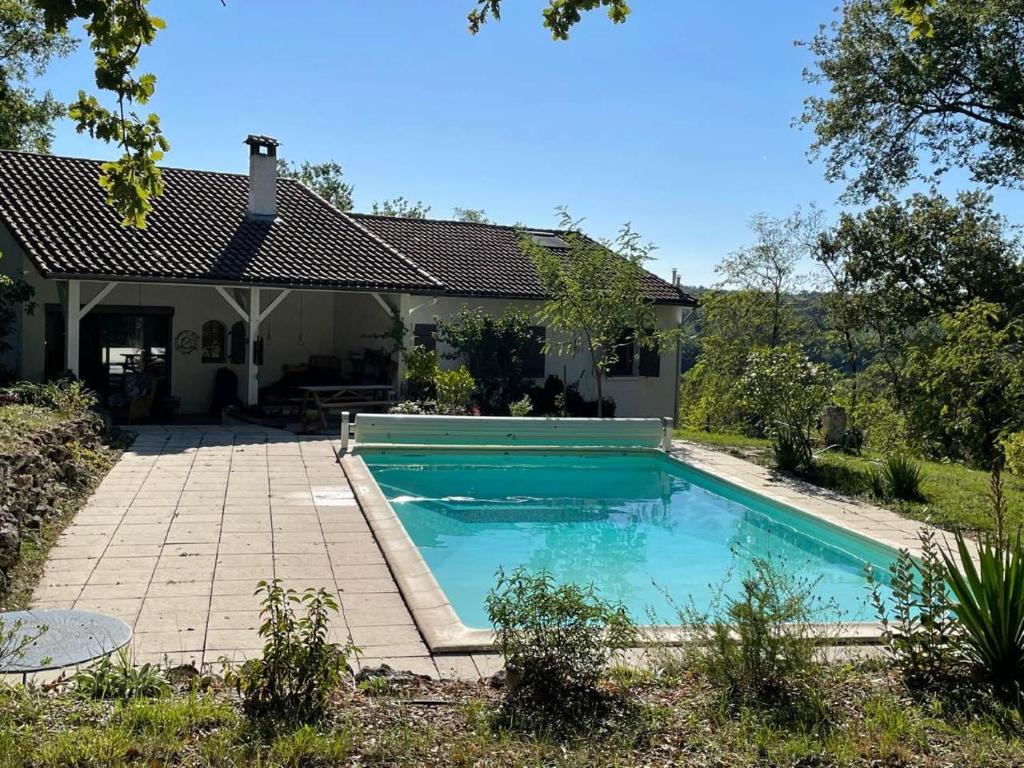 a swimming pool in front of a house at Las Irondas in Moissac