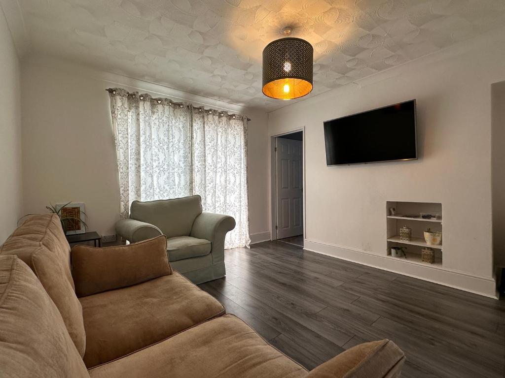 3 bed house in Risca - Casa De 3 Quartos