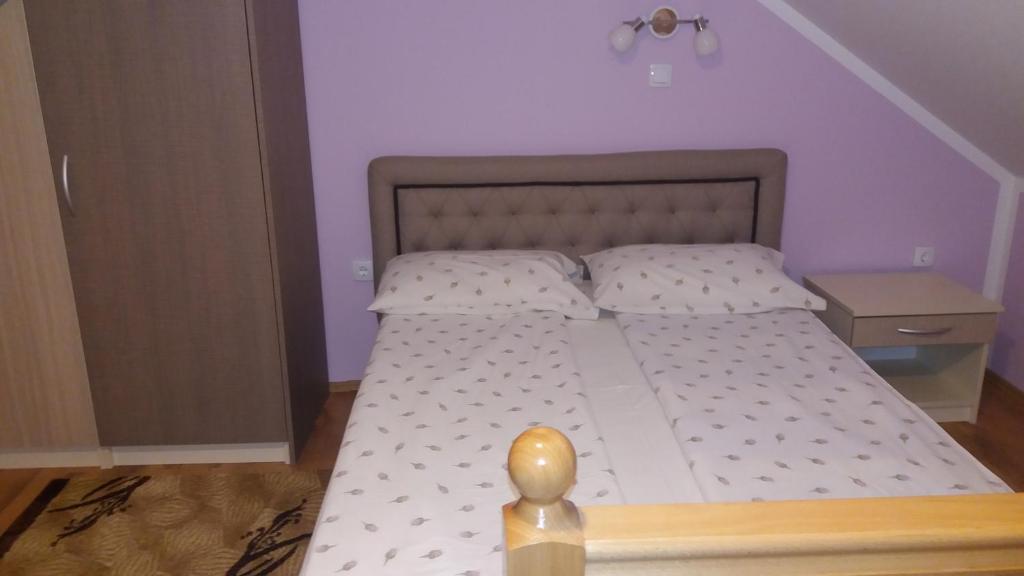 Postel nebo postele na pokoji v ubytování Apartmani Aleksijević