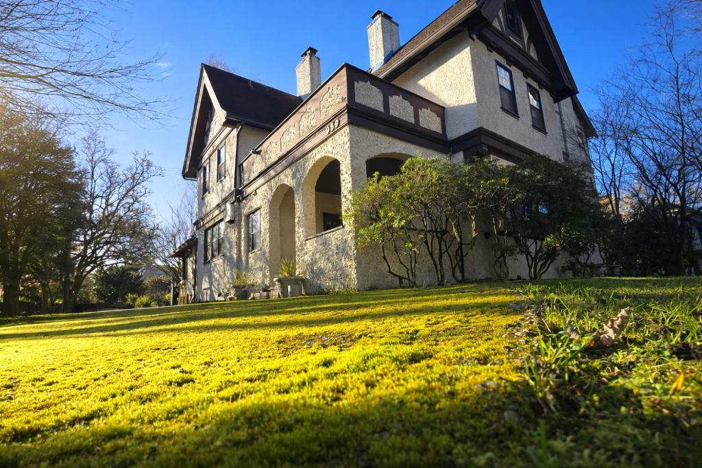 Cecil Bacon Manor photo