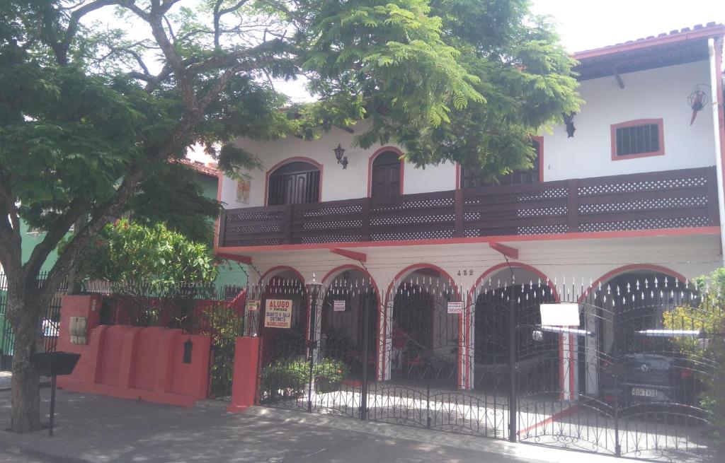 El edificio en el que está el departamento