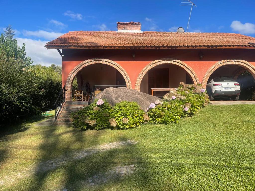 a house with a car parked in front of it at Casa de Piedra in El Rodeo