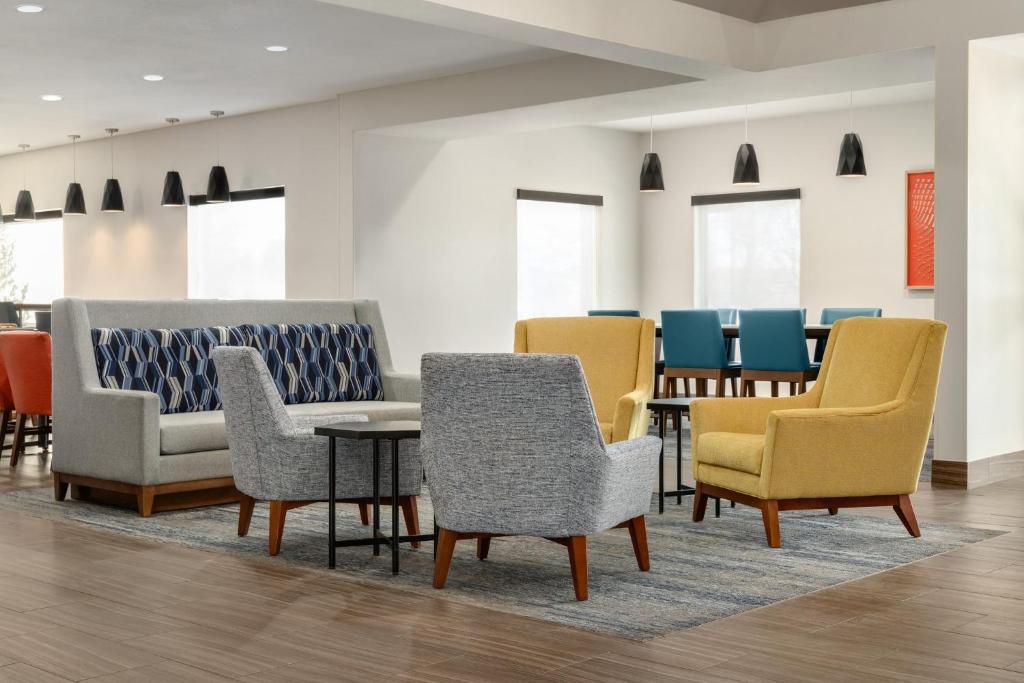 Holiday Inn Express Hotel & Suites Edmond by IHG photo
