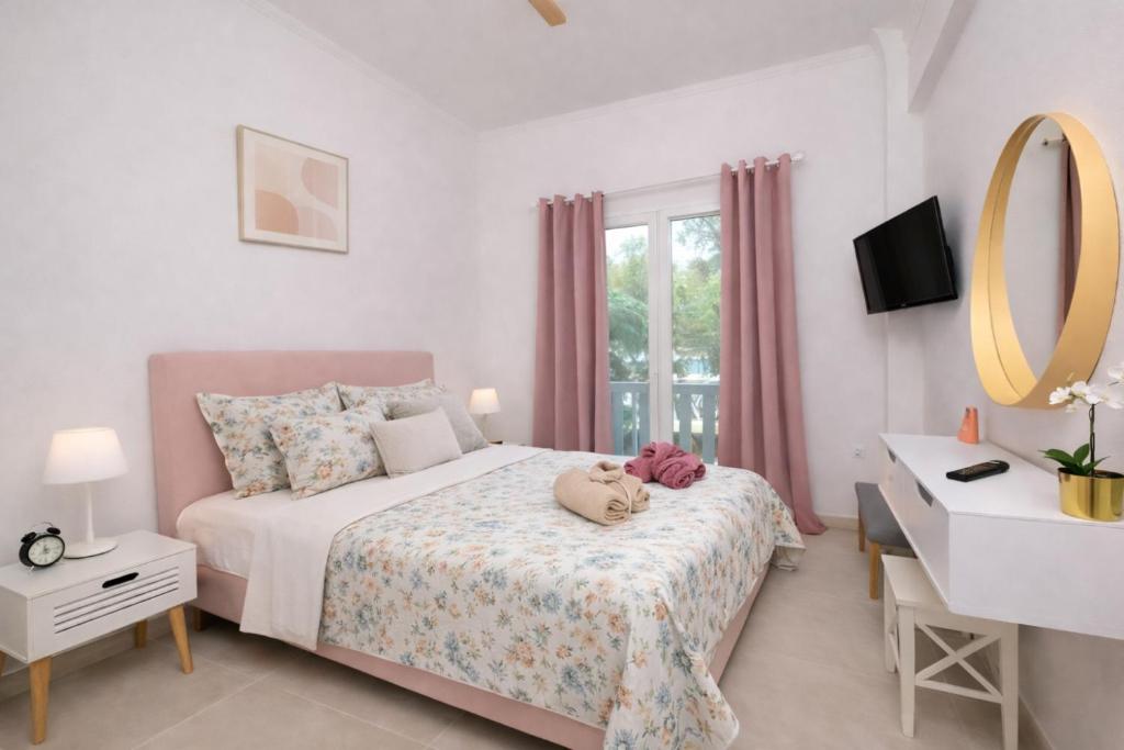 a bedroom with a bed with a teddy bear on it at Terranova beach apartment -Rose in Ipsos