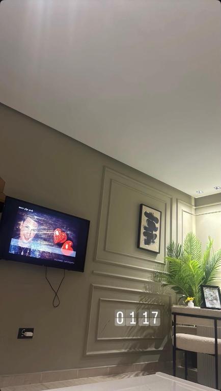 a flat screen tv hanging on a wall at Batman in Taza