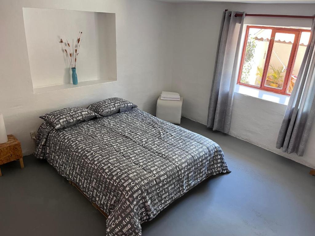 a bedroom with a bed and a window at Casa I Love Huaraz in Huaraz