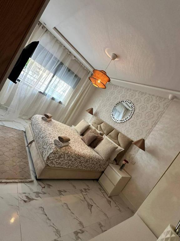 a living room with a couch and a mirror at Lux Appartement Dahomy Beach in Bouznika