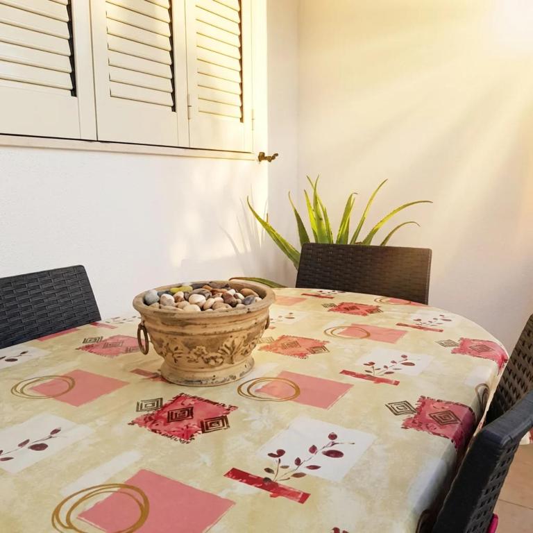 a table with a vase on top of a table at Casa Aloe by My Home Apulia in Torre Lapillo