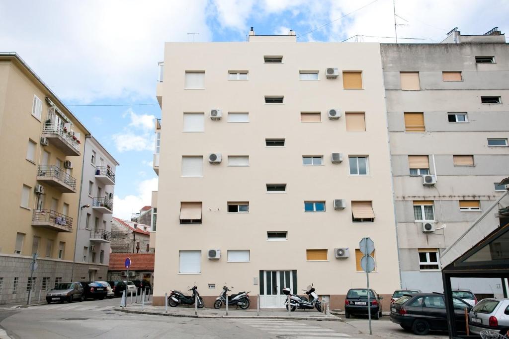 Apartments with WiFi Split - 25419