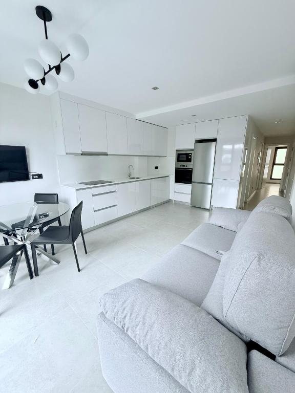 New Spacious 2 Bedroom Apartment in Las Canteras with 2 Bathrooms WiFi Air Conditioning and Parking