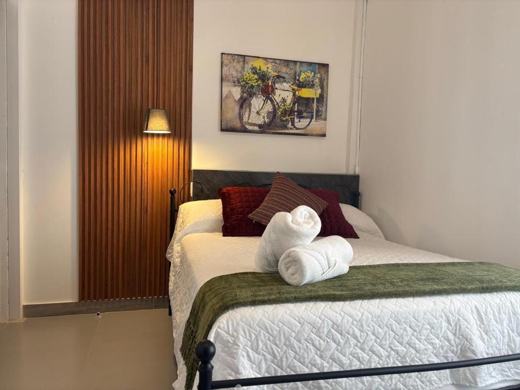 a bedroom with a bed with towels on it at Morada Luna Roma in Mexico City