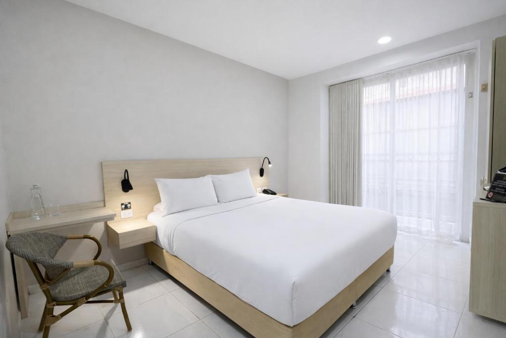 a bedroom with a bed and a desk and a chair at Hotel Gallery Cartagena in Cartagena de Indias