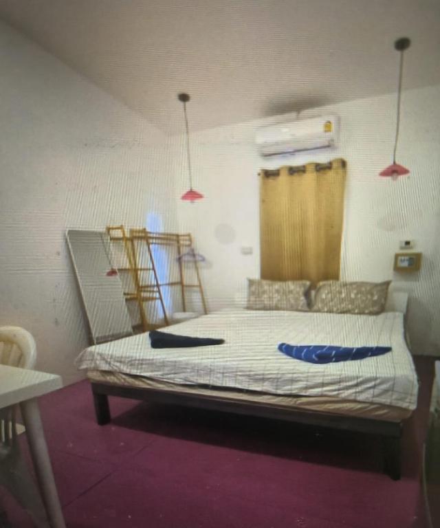a bedroom with a bed in a room at 3 Star and the Sun in Ban Nua