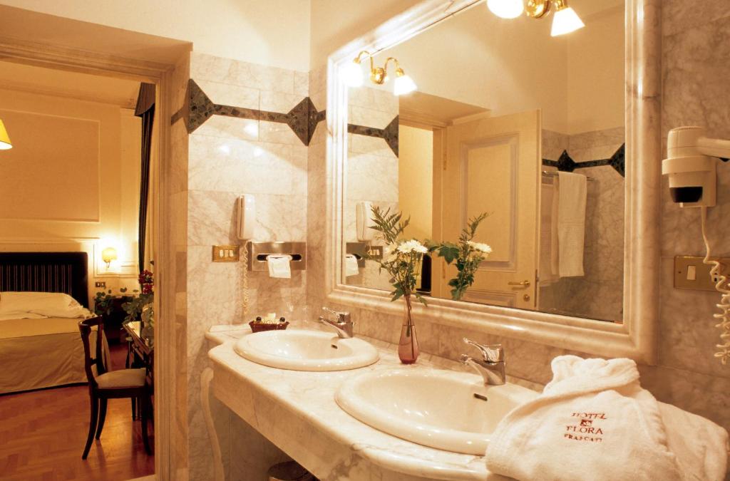 Koupelna v ubytování Hotel Flora