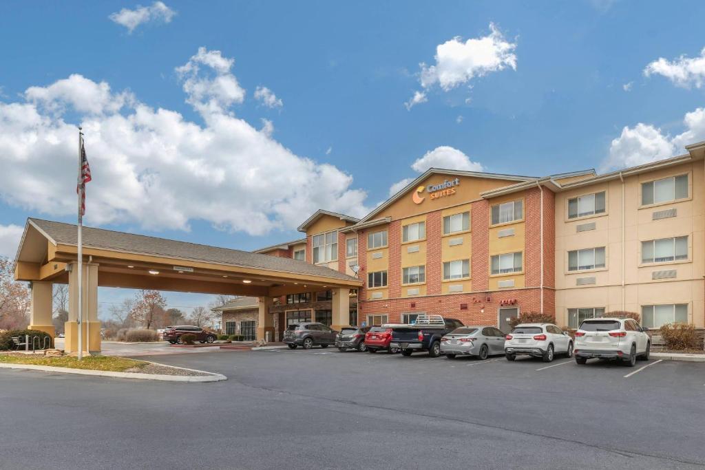a hotel with cars parked in a parking lot at Comfort Suites Boise West Meridian in Meridian