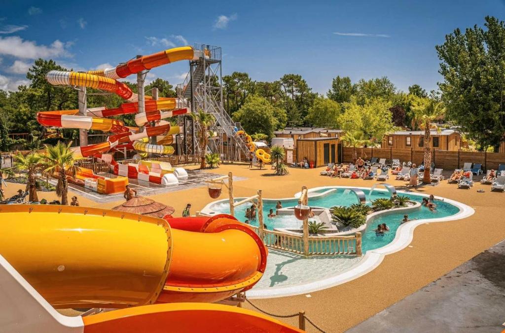 a water park with a roller coaster and a water slide at ZEcamping chiens acceptés animations parc aquatique in Saint-Hilaire-de-Riez