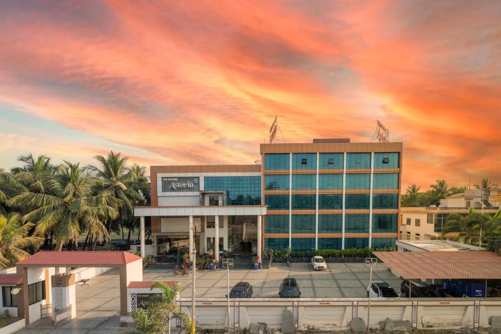 THE GRAND ASTORIA SOMANTH