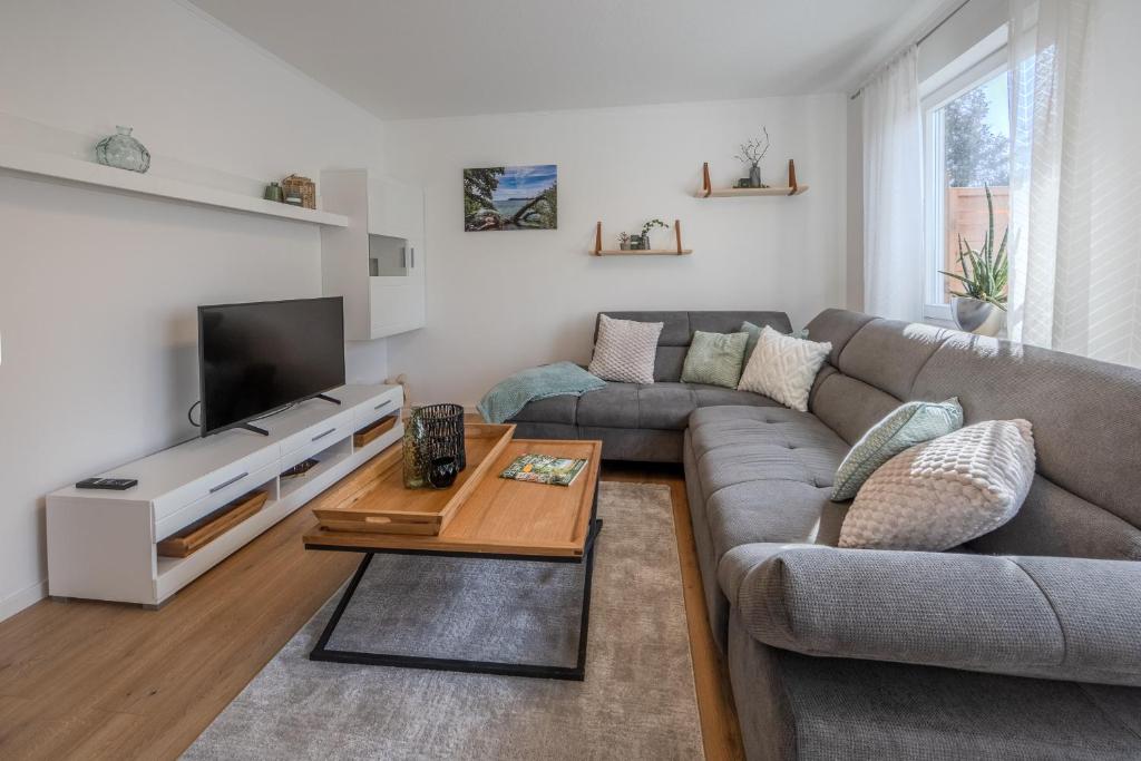 a living room with a couch and a table at Fewo Resaleen in Öhningen