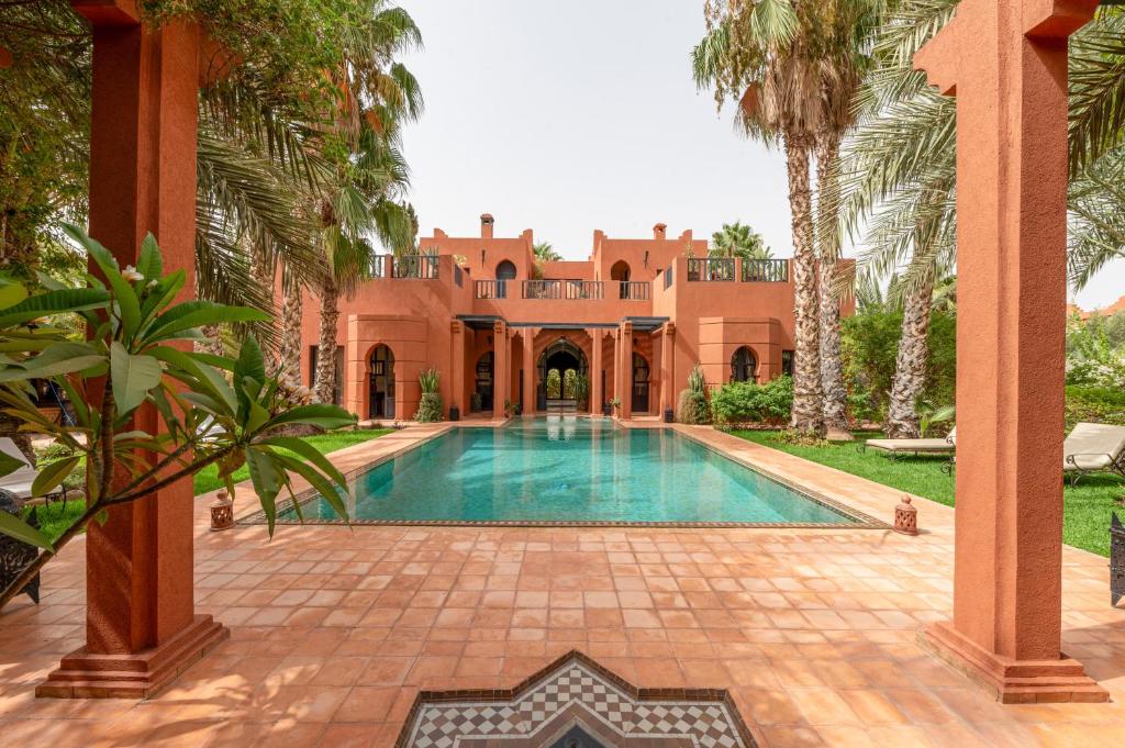 an image of a villa with a swimming pool at Dar Mardan in El Aggada