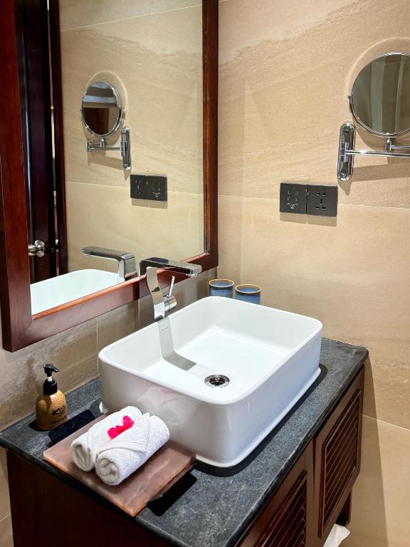 Yellow Lantern Suite