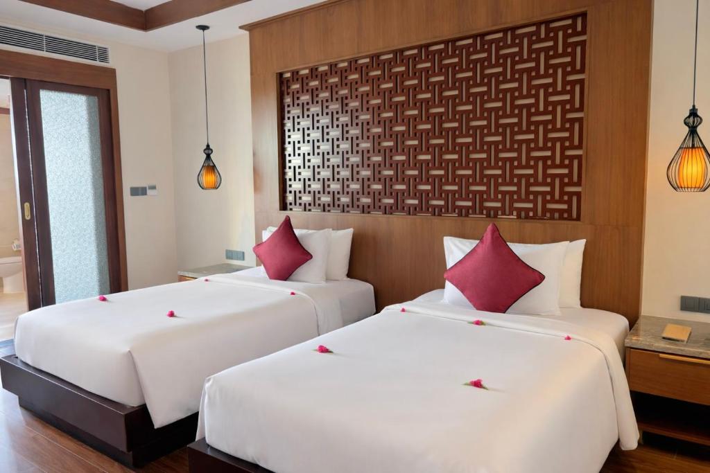 Red Lantern Suite