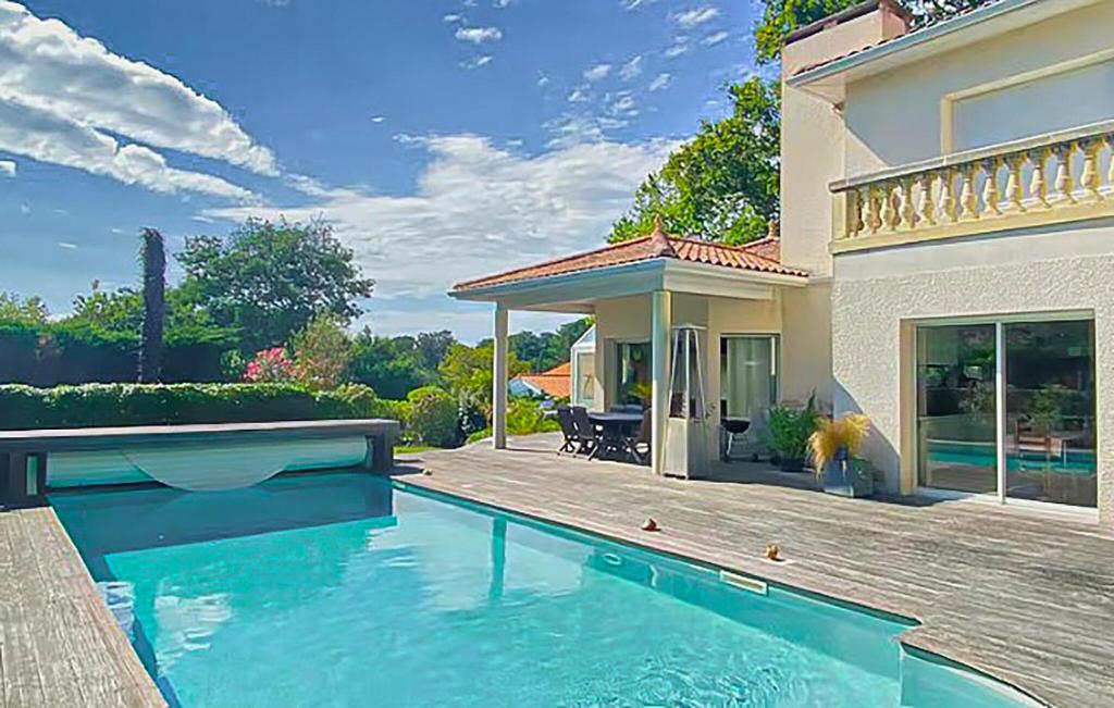 a house with a swimming pool in front of a house at Belle Maison Avec Piscine in Arcachon