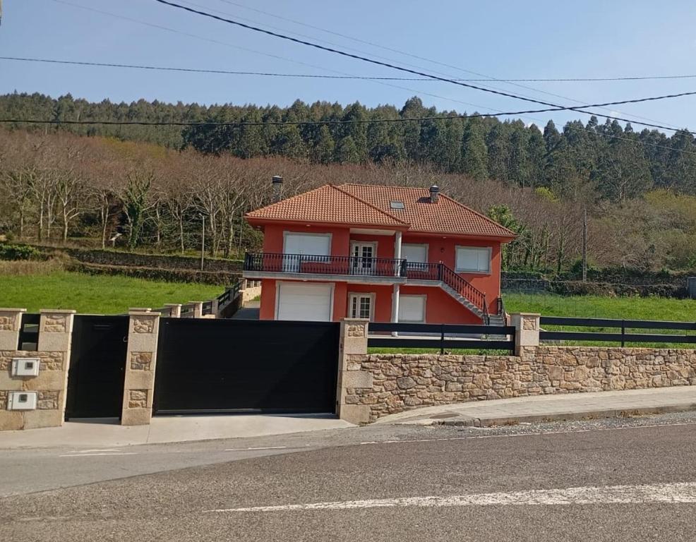a house with a gate in front of it at Casa da Pioxa in Camariñas