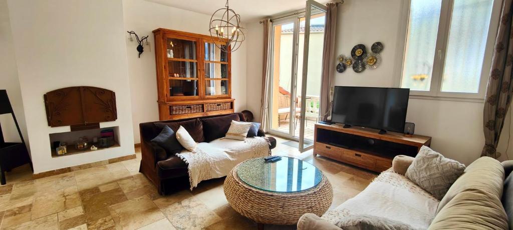 House 5p with garden and pool aircon