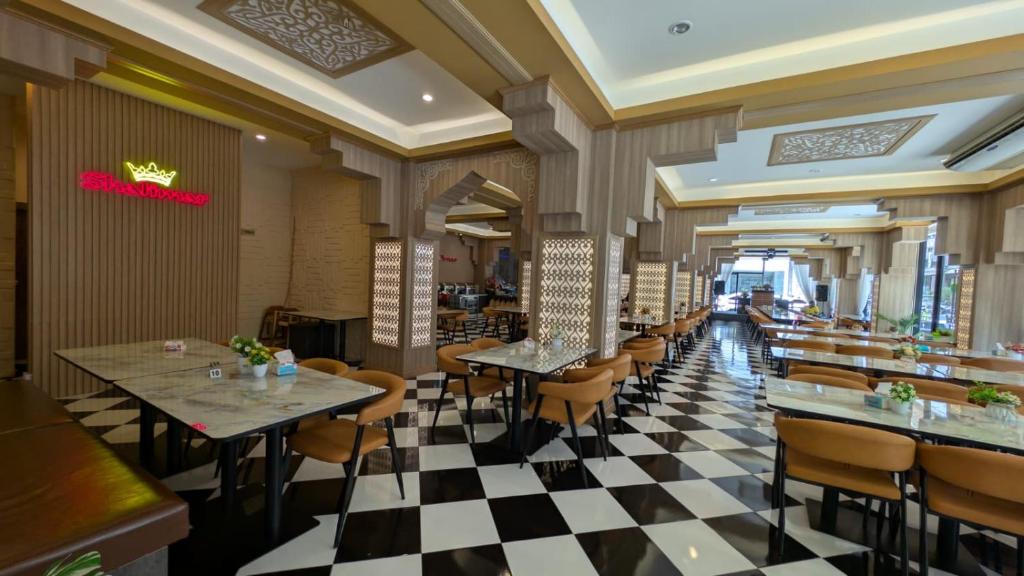 لابی و فضای عمومی Chana Phuket Patong Hotel - تصویر ۵