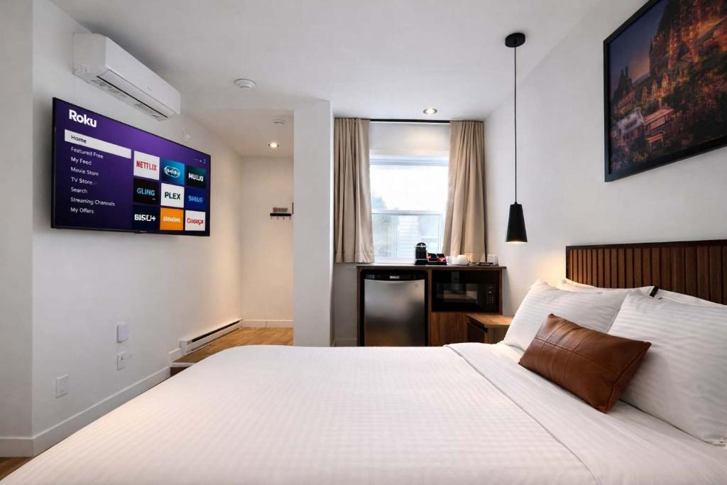 Gallery image of Room with a Queen Bed Downtown Quebec City in Quebec City