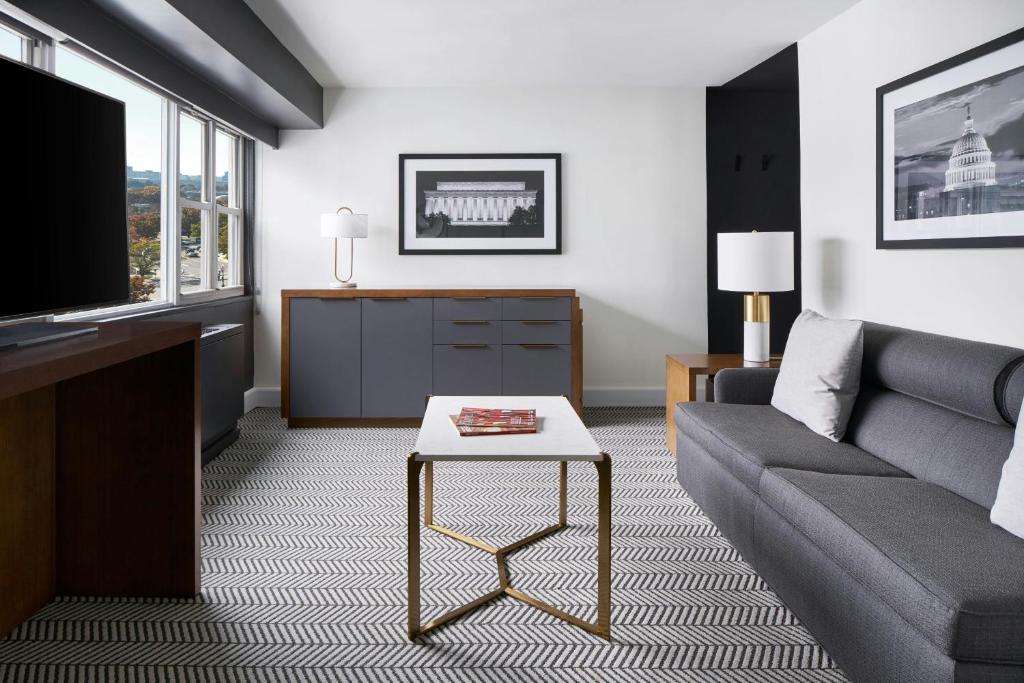 ARC Hotel, Washington DC, Series by Marriott - Foggy Bottom Junior King Suite Met Slaapbank