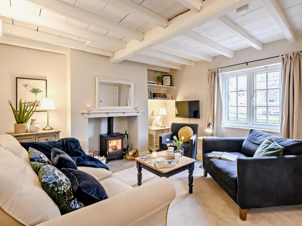 a living room with two couches and a fireplace at 2 Bed in York oc-90906 in Sheriff Hutton