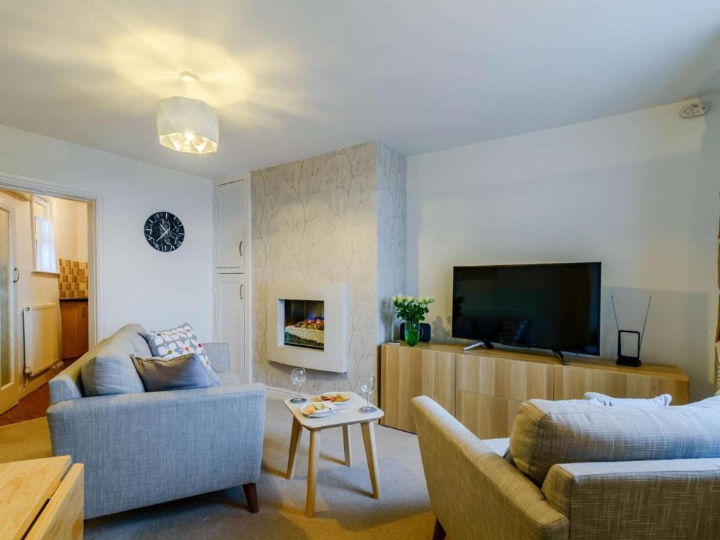 a living room with a couch and a tv at 1 Bed in Holmfirth oc-91106 in Cartworth