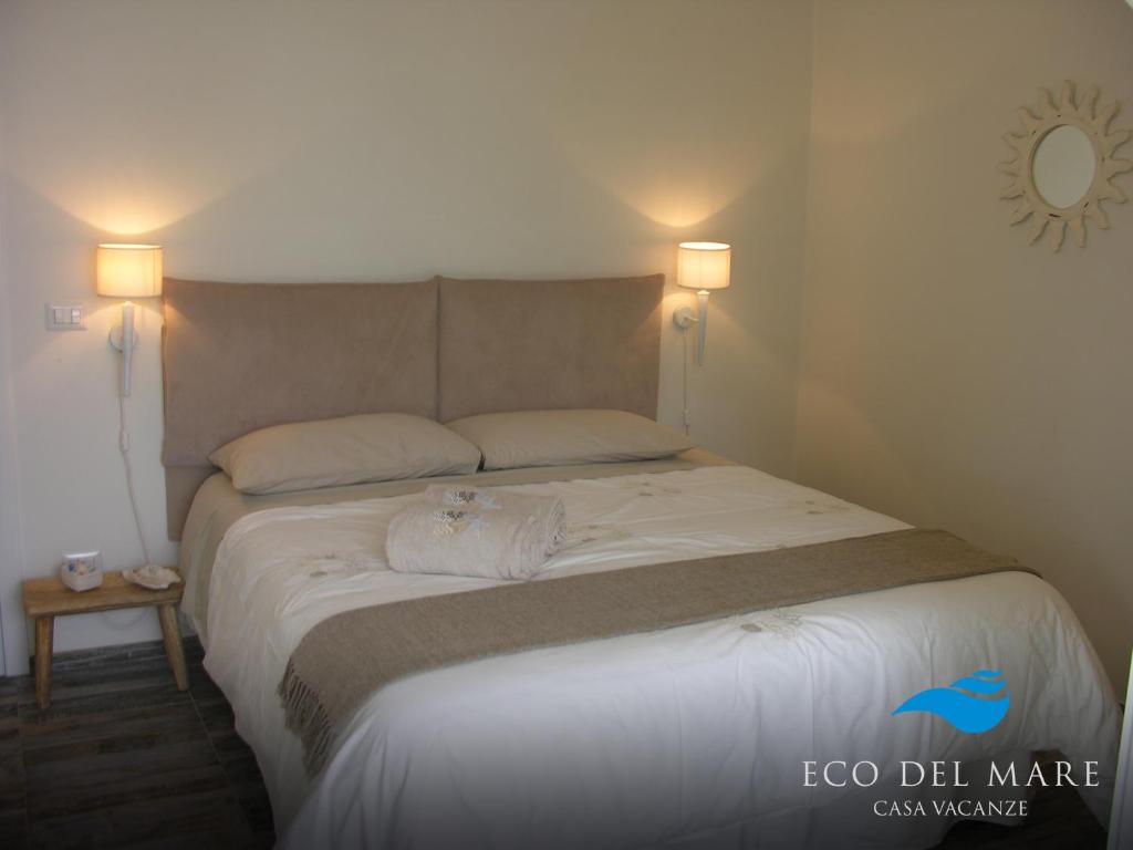 A bed or beds in a room at Eco del Mare