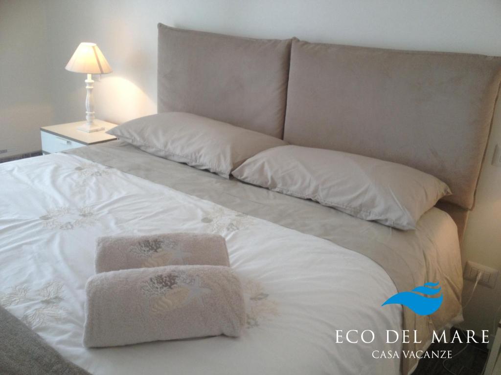 A bed or beds in a room at Eco del Mare