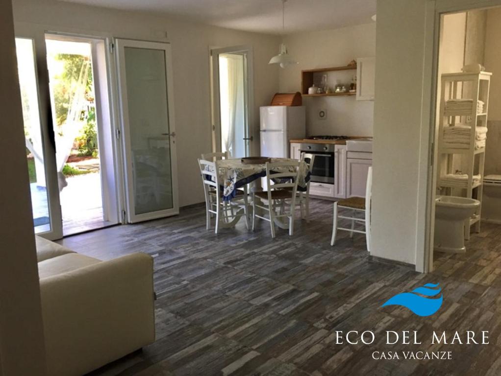 A kitchen or kitchenette at Eco del Mare