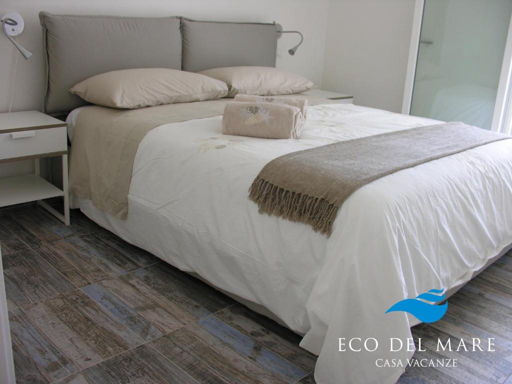 A bed or beds in a room at Eco del Mare