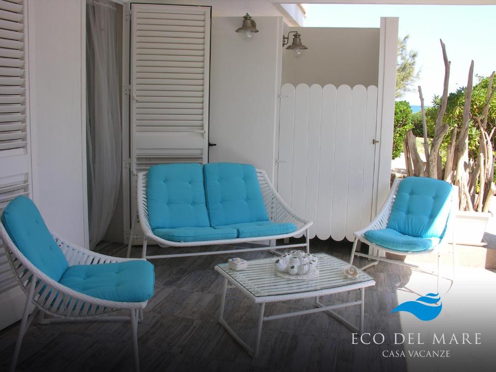 A seating area at Eco del Mare