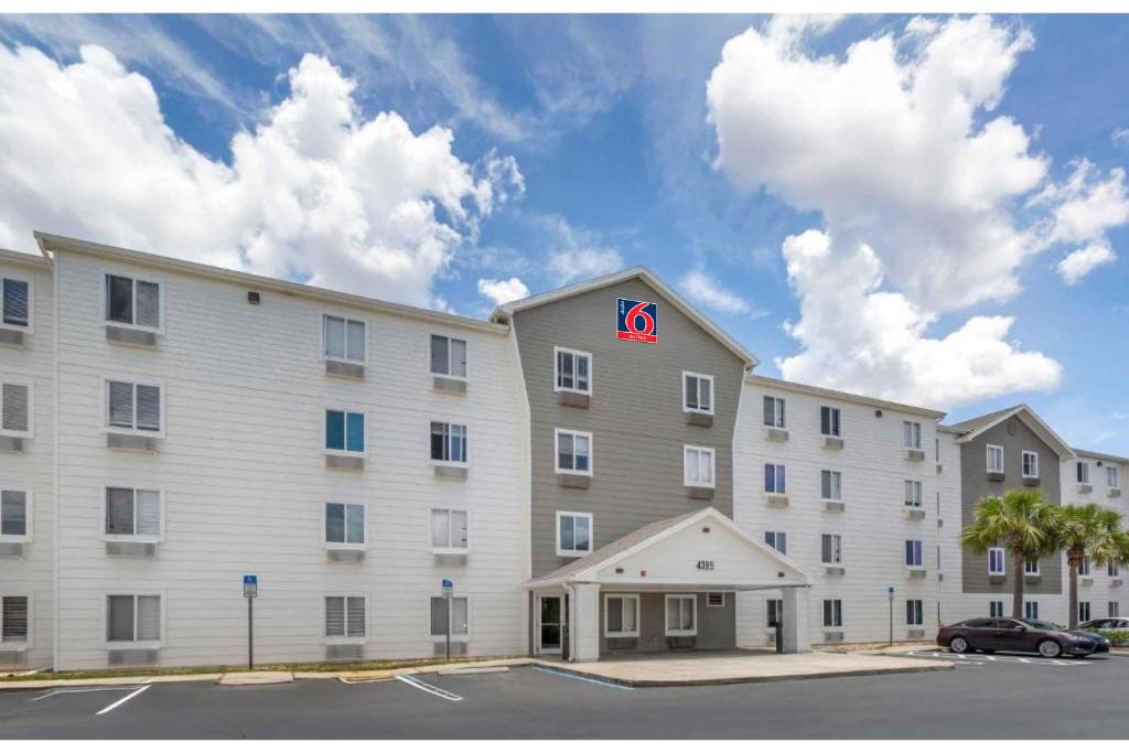 a large building with a k sign on the top of it at Studio 6 Extended Stay Fort Myers FL in Fort Myers