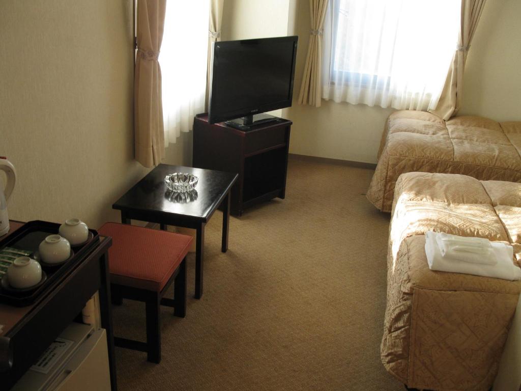 TV a/nebo společenská místnost v ubytování Mito Riverside Hotel